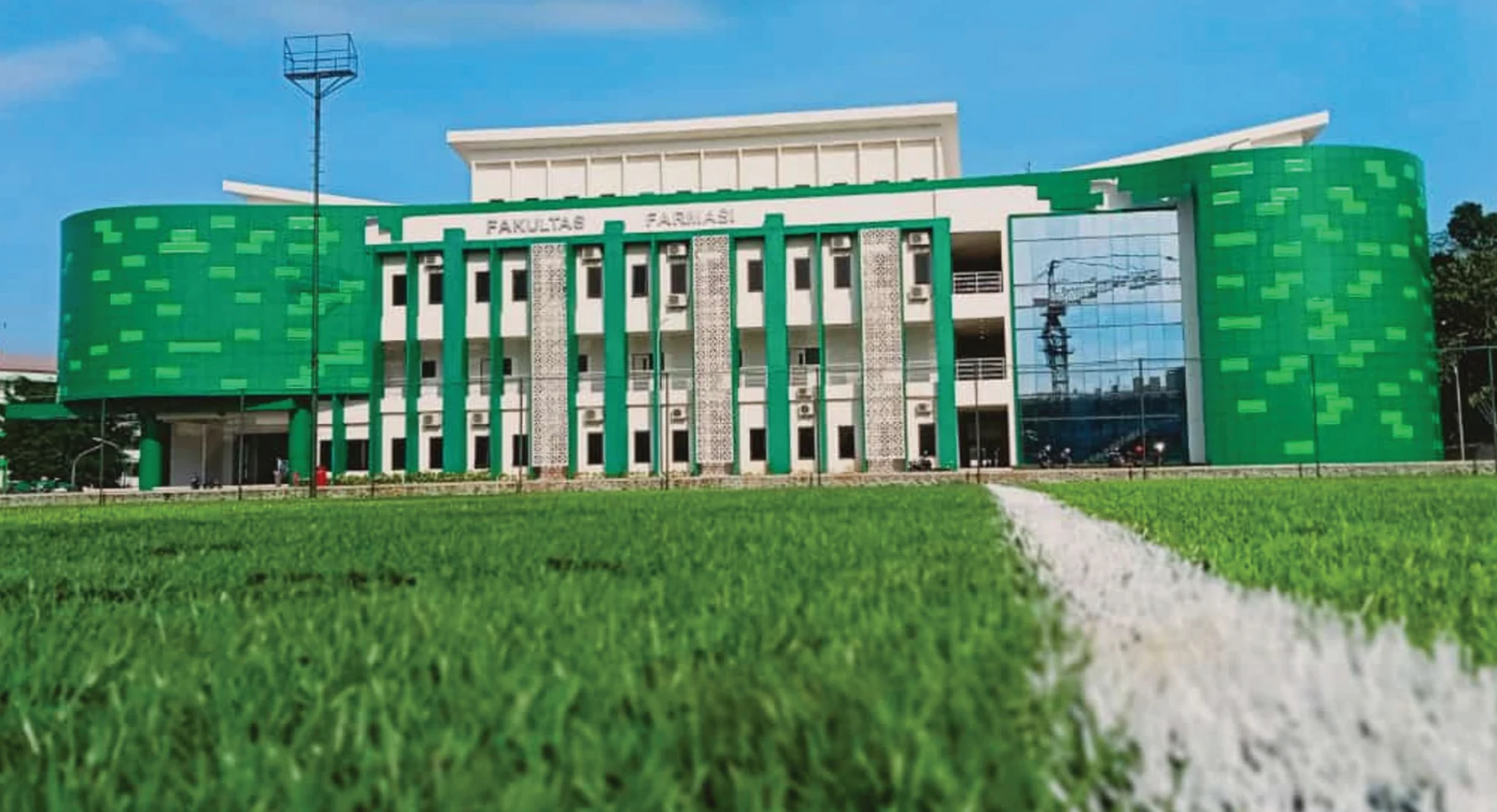 Universitas Wahid Hasyim — tampak bangunan dari company profile TKSM
